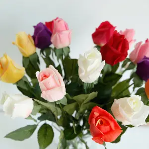 Iyi kalite promosyon moda ipek güller yüksek kaliteli tek kök gül tomurcukları yapay çiçek üreticileri