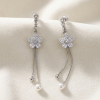 Anting-anting bahan kuningan ZIRCON lapis perak/emas, anting-anting gantung Korea dengan hiasan bunga zircon dan mutiara untuk wanita