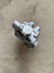 Válvula de protección de cuatro circuitos Original para SITRAK C7H HOWO T7H Válvula de cuatro circuitos <span class=keywords><strong>MAN</strong></span> Motor Repuestos WG9000360523 - Product Image 4