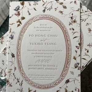 Tarjeta de Invitación de Boda con Logotipo Personalizado, Impresión en Letterpress sobre Cartulina de Algodón, Colorida, con Tótem, en Relieve, Impresión de Alta Calidad - Product Image 2