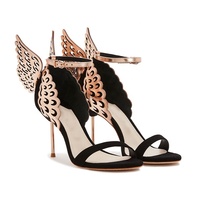 Sandales sexy en daim pour femme, à talon aiguille, antidérapantes, à enfiler, avec détails papillon en métal, pour l'été et l'extérieur