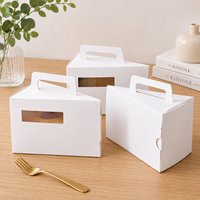 Boîte à gâteau triangulaire personnalisée avec poignée et fenêtre, emballage aseptique écologique portable, papier résistant à la graisse, couleur et taille personnalisées pour usage alimentaire