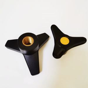 Poignée de serrage industrielle à trois lobes en bakélite avec insert fileté en laiton, type flèche triangulaire à couple élevé - Product Image 1