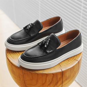 Mocasines con borlas para hombre de talla grande, cómodos, suela blanda, punta redonda, estilo británico, Walking Show, fotografía callejera, zapatos de vestir informales - Product Image 1