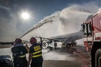 Véhicule d'intervention aéroportuaire haute vitesse tout-terrain SHACMAN – Camion de pompiers fiable à mousse pour une réponse rapide sur la piste
