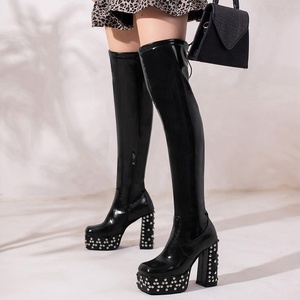 Bottes longues pour femmes, taille 47, coupe large, au-dessus du genou, avec rivets métalliques, talons carrés, plateforme, pour jambes larges - Product Image 1
