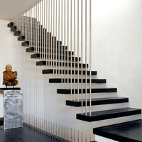 Escalier personnalisé Prima pour villa, escalier droit intérieur en verre trempé flottant avec rampe en métal, garde-corps en verre