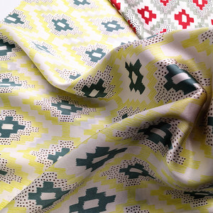 <strong>Wholesale</strong> 16mm <strong>Charmeuse</strong> <strong>Silk</strong> Satin Printed <strong>Fabric</strong> for Women Dress - Product Image 2