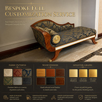 Chaise longue vintage en bois massif avec incrustations dorées, style néoclassique royal de luxe pour salon de villa