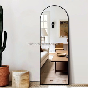 Miroir sur pied grand format de luxe moderne avec cadre en alliage <span class=keywords><strong>d</strong></span>'aluminium cintrée, idéal pour hôtels, salles de bain et <span class=keywords><strong>d</strong></span>écoration intérieure - Prix de gros - Product Image 1