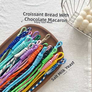 Cordón trenzado <span class=keywords><strong>de</strong></span> nudo romano multicolor <span class=keywords><strong>de</strong></span> moda para dijes <span class=keywords><strong>de</strong></span> bolsos DIY, llaveros y correas para teléfono, accesorio artesanal hecho a mano multicolor - Product Image 3