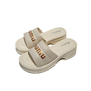 Nuove Scarpe Estive da Donna con Suola Spessa, Stile Versatile e alla Moda - Product Image 1