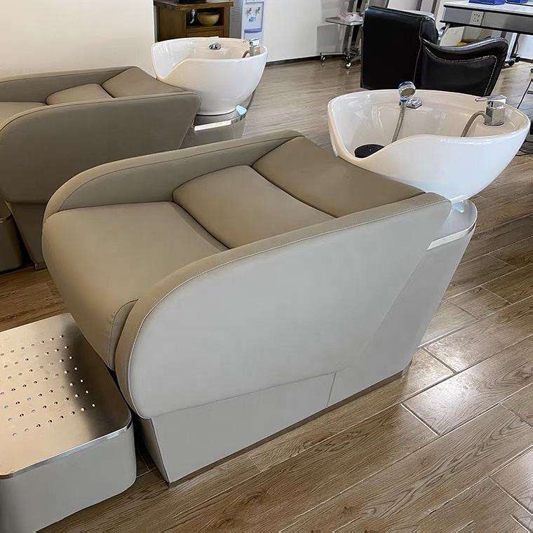 สีดำสีกากี