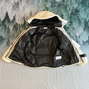 Blouson matelassé en coton à capuche unisexe avec étiquette décorative sur le bras, matelassage carré, coupe-vent, vêtement d'extérieur d'hiver noir, en stock - Product Image 5