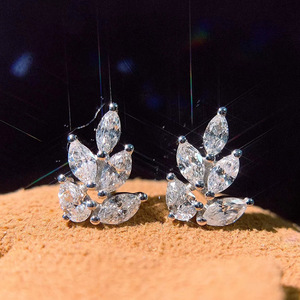Orecchini a Perno con Foglia Marquise e Zirconi AAA per Donne, Gioielli Eleganti e alla Moda - Product Image 1