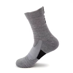 Cheap Solid Color <b>Running</b> Men Arch Support Cushion <b>Padded</b> Sport Crew Custom Basketball Socks High Quality Wholesale - Product Image 6
