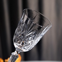 Groothandel vintage glazen met glazen steel in vintage stijl, retro gegraveerde wijnglazen voor bruiloften, bars, OEM