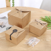 Boîte à pâtisserie carrée simple pliable en papier couché avec doublure en éponge, revêtement UV, pour emballage cadeau de pâtisserie, matériaux recyclés, sans danger pour les aliments
