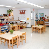 Ensemble table et chaises en bois Montessori classique pour enfants, mobilier de classe pour écoles maternelles, garderies et jardins d'enfants, pour activités, études et apprentissage