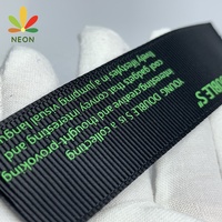 Étiquette de vêtement tissée personnalisée en textile lavable, imprimée en soie, avec logo de marque et taille, pliée sur les extrémités, haute densité