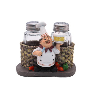 Graziosa Statuetta Decorativa in Resina di Piccolo Chef con Due Peperiere, <span class=keywords><strong>Arte</strong></span> Creativa e Artigianato per Decorazione Casa e Cucina - Product Image 1