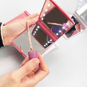 Espejo de Maquillaje Rosa y Blanco con Luz LED, Marca Privada, Espejos de Maquillaje Portátiles Mini con Luz - Product Image 1