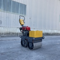 Rouleau compresseur portable à double tambour vibrant à double entraînement à double vibration à haute efficacité 450 kg 600 kg 700 kg 800 kg