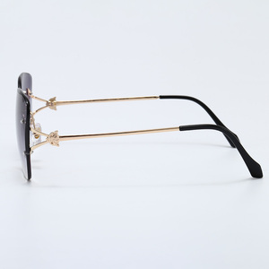 Gafas de sol de mariposa sin montura para mujer, Superhot, <span class=keywords><strong>moda</strong></span> 27937, corte de Diamante, de gran tamaño, 2020 - Product Image 3
