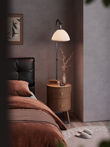 <span class=keywords><strong>Lampada</strong></span> da Terra in Pelle con Ripiano Integrato, Stile Antico di Lusso, Design Retrò di Alta Gamma CTG043 - Product Image 1