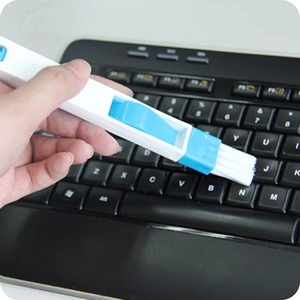 สินค้าขายดี มาใหม่ แปรงทำความสะอาดหน้าต่าง ประตู คีย์บอร์ดอเนกประสงค์ พร้อมที่โกยผง 2 in 1 - Product Image 3