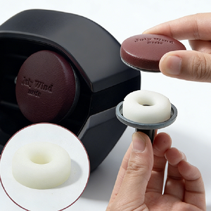 Diffuseur de parfum pour grille d'aération de <span class=keywords><strong>voiture</strong></span> avec logo personnalisé, feuille de parfum, coffret cadeau de luxe léger en cuir d'agneau et métal, polyvalent - Product Image 2