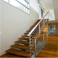 Escalier en acier à une seule poutre centrale, marches en bois, style minimaliste moderne pour maison intérieure