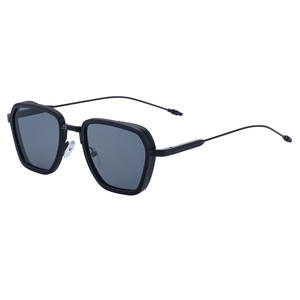 Gafas de Sol Cuadradas para Hombre HJ-7332, Montura Negra de PC, Protección UV400 Clase 2, Patillas Metálicas, Estilo Europeo - Product Image 1