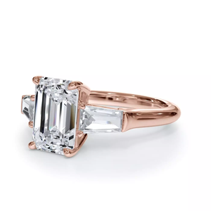 แหวนหมั้นเพชรทรงเอเมอรัลด์ 2 กะรัต ทองคำขาว 14K ดีไซน์คลาสสิก ประดับเพชรทรงบาแก็ตต์ด้านข้าง พร้อมใบรับรอง IGI เครื่องประดับสำหรับผู้หญิง - Product Image 3