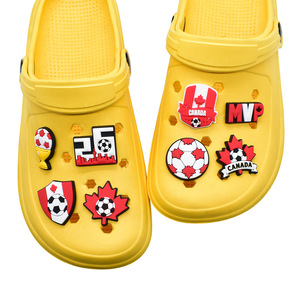 Décorations <span class=keywords><strong>de</strong></span> chaussures en caoutchouc souple, motifs feuille d'érable, drapeau, trophée MVP, style dessin animé, à dos plat, breloques DIY pour étuis, épingles <span class=keywords><strong>de</strong></span> chaussures <span class=keywords><strong>de</strong></span> football Canada - Product Image 4