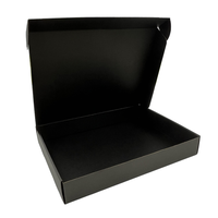 Boîte d'expédition postale carrée à rabat en carton ondulé E-flute blanc/noir avec doublure en éponge et lamination mate écologique personnalisée
