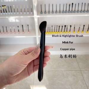 Pinceaux de maquillage haut de gamme en poils de chèvre et de vison, noirs, pour surligneur et blush, fabrication OEM/ODM - Product Image 6