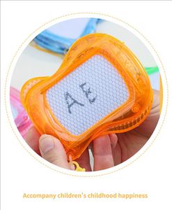 Mini tableau magnétique effaçable pour dessin et gribouillage, porte-clés de sac à dos, jouet transparent enroulable, cadeau pour fêtes d'anniversaire, en plastique - Product Image 6