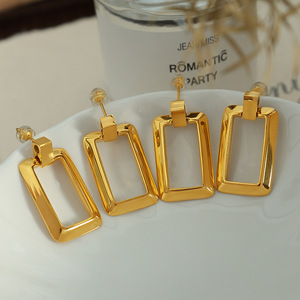 ต่างหูทรงสี่เหลี่ยมเรขาคณิตสีทองดีไซน์เรียบง่ายสำหรับสวมใส่ทุกวัน - Product Image 2