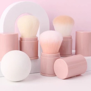 Pinceau à poudre libre rétractable, pinceau de maquillage portable de voyage, poils synthétiques doux, pinceau à blush et fond de teint avec étui de protection - Product Image 1