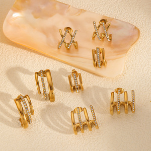 Pendientes Geométricos de Diamantes en Oro de 18k, Corte Baguette, Diseño de Gancho Curvo, Joyería Exclusiva de Alta Gama para Uso Diario - Product Image 1