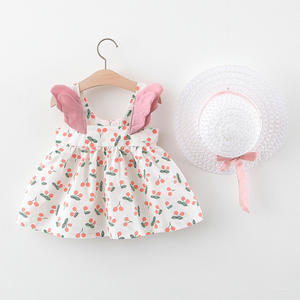 Nouvelle Collection Été : Ensemble 2 Pièces Robe Bébé Fille Sans Manches à Petites Ailes et Chapeau de Paille, Motif Cerises - Product Image 2