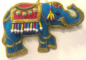 Adorno navideño de elefante hecho a mano con cuentas y bordados, a menudo utilizado como decoración festiva para el hogar, colgante, precio al por mayor. - Product Image 4