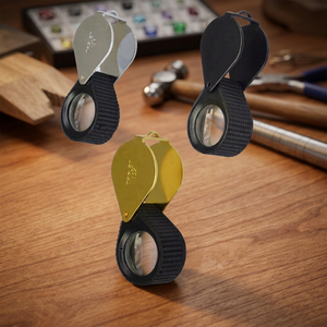 Lupa de 21 mm con triple lente, aumento de 10X, cuerpo metálico y agarre de goma para inspección de joyas y reparación de relojes |   GS757 - Product Image 3