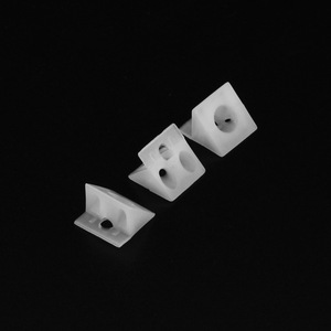 Clips de plástico Ying Sheng para panel trasero, pequeños soportes de esquina blancos para placas traseras de armarios y roperos, moldeados por inyección. - Product Image 2