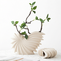 Vase de table en céramique blanche opaque, design moderne et créatif Eastern Rock, pour fleurs fraîches ou séchées, idéal pour meuble TV ou salon.