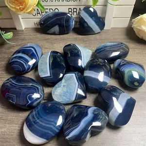 Vendita calda di cuori di agata a strisce blu Reiki curativo Fengshui quarzo agata cuore pietre di palma per il regalo di nozze