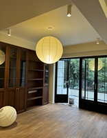 Portes et fenêtres extérieures élégantes en acier et verre de style français avec grilles, surface finie et isolation thermique pour usage résidentiel