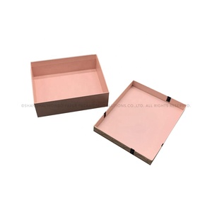 Scatola Rigida Speciale per Bracciali <span class=keywords><strong>con</strong></span> Monogramma in Rilievo e Stampa a Caldo in Oro Rosa, Laminazione Lucida, Bordo Goffrato e Stampa in Lamina d'Oro - Product Image 5