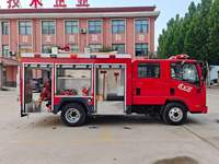 Camion de pompiers compact 4x2 FAW Jiefang double cabine avec réservoir d'eau de 3000 L pour la lutte contre les incendies et les interventions d'urgence dans les zones touristiques et communautaires
